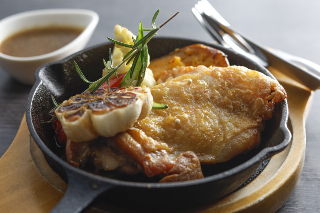 長州鶏と香味ゴロゴロ野菜のにんにくハーブグリル ~ResortCafe&Bar POLE POLE~